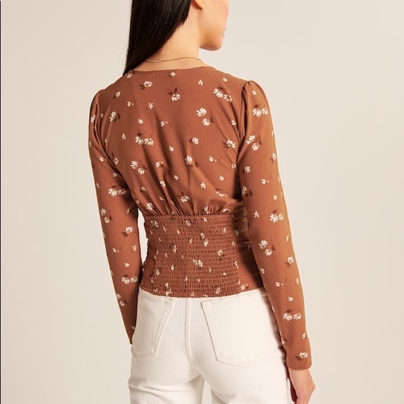 ❌SOLD❌ Abercrombie & Fitch | Long-Sleeve Twist-Front Blouse - Picture 2 of 5